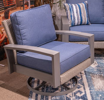 Dillon Beach - Swivel Lounge With Cushion - Blue / Gray