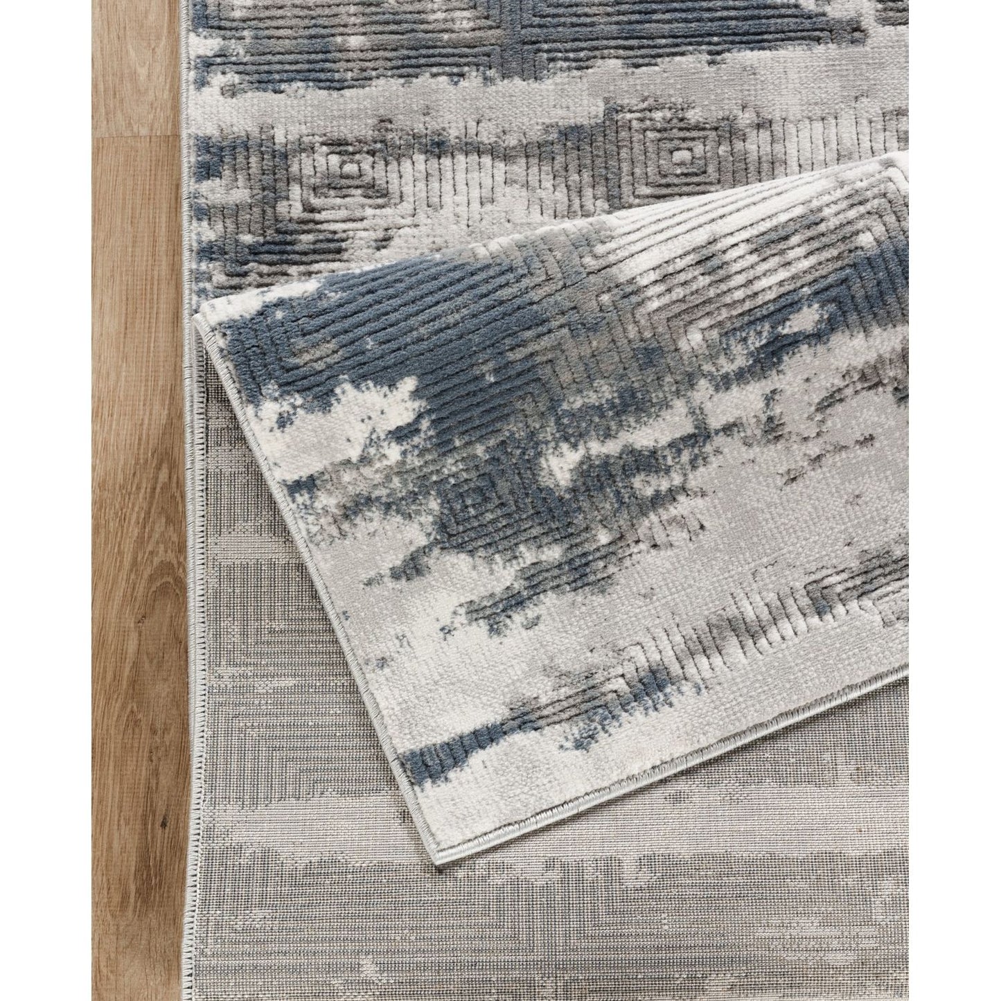 Geometrix - 5'3" X 7'3" Area Rug With Geometric 3D Effect - Gray / Ivory