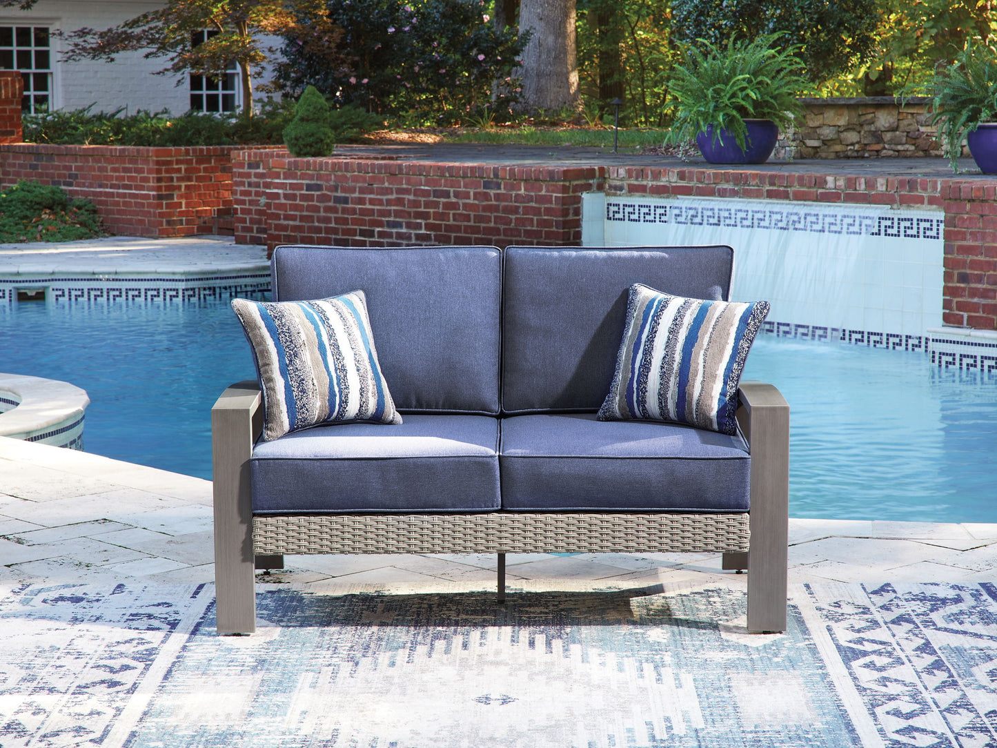 Dillon Beach - Loveseat With Cushion - Blue / Gray