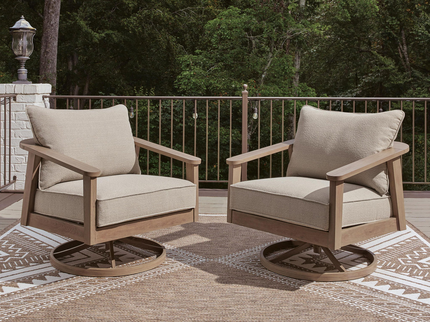 Francis Beach - Swivel Lounge With Cushion - Natural / Gray