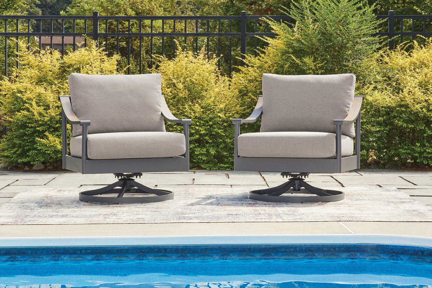 North Island - Swivel Lounge With Cushion - Gray
